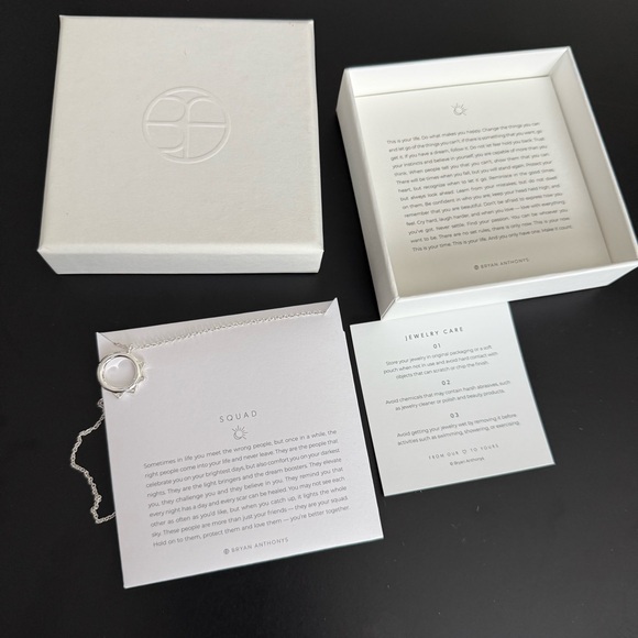 Bryan Anthonys squad necklace silver new in box - Picture 8 of 8